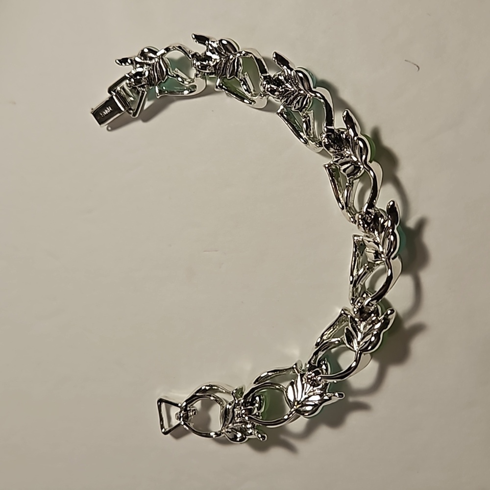 STAR Brand Grey Green Frosted Leaf Lucite & Enamel Silvertone 7" Bracelet - Picture 6 of 7